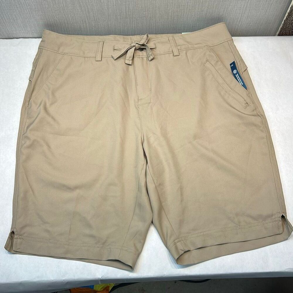 NEW Magellan Womens Bermuda Shorts Sz Large Khaki Fish Gear Falcon Lake Silver M